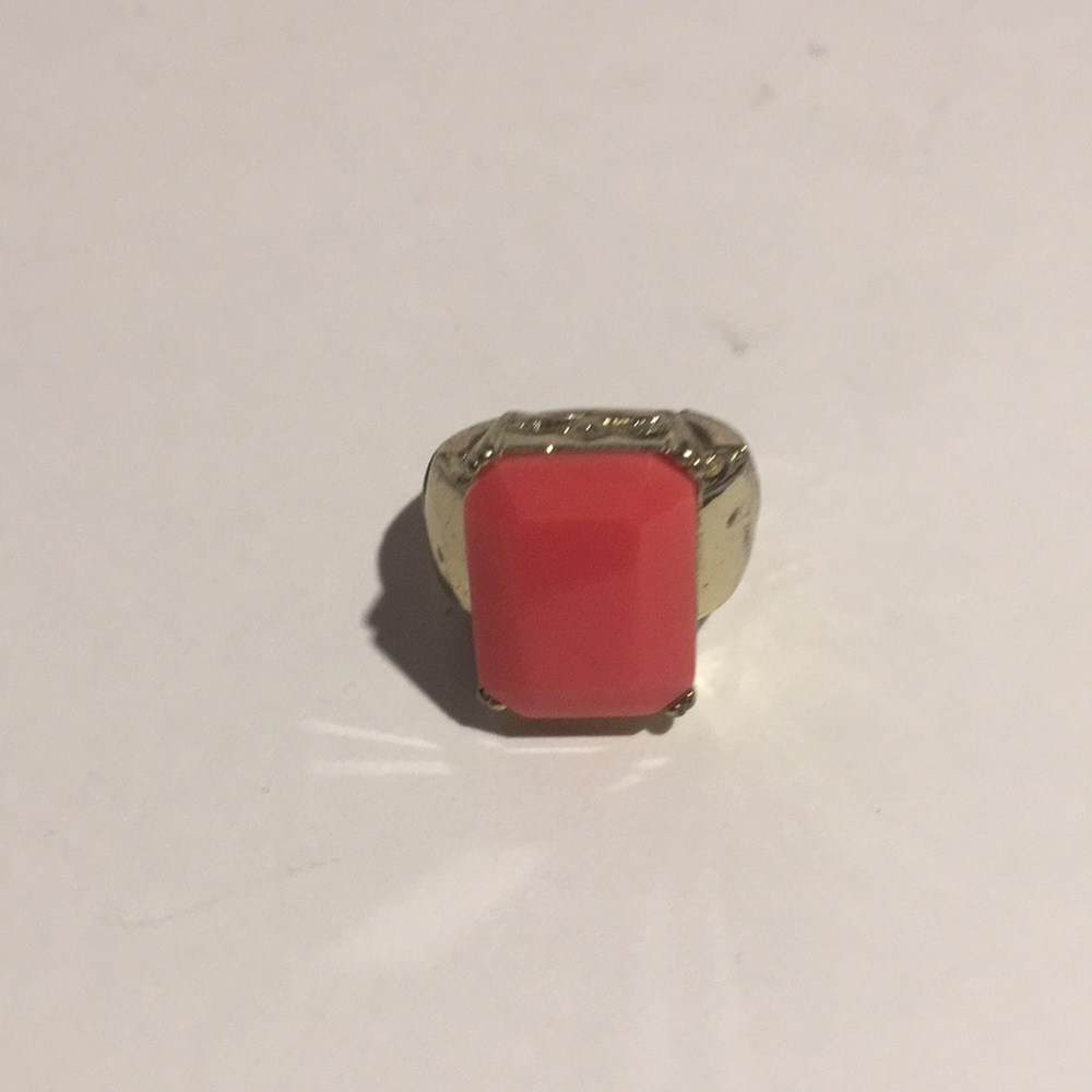 Bold statement ring with stretch